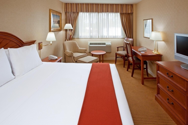 Holiday Inn Express LYNBROOK - ROCKVILLE CENTRE